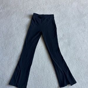 Airbrush High-Waist Flutter Legging